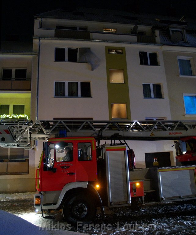 Feuer in Kueche Koeln Vingst Homarstr P712.JPG
